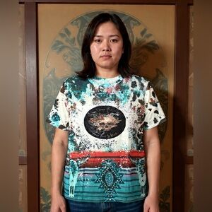 Printed Short-Sleeve Graphic Tee in Teal and White